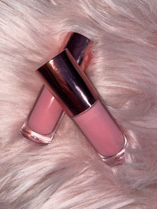 "Blushing" pigmented lip gloss